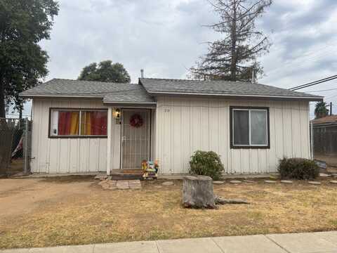 215 Fir Avenue W, Pinedale, CA 93650