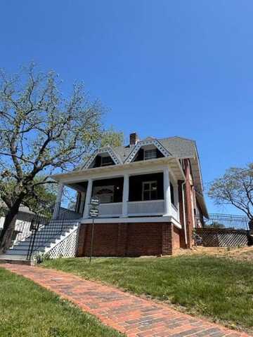 201 N MARKET ST, STAUNTON, VA 24401