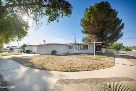 1046 W H6 Avenue, Lancaster, CA 93534