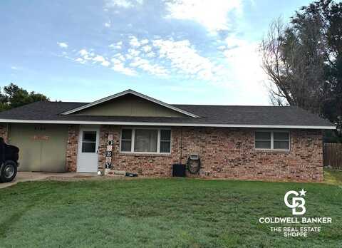 2106 N Sioux Drive, Garden City, KS 67846
