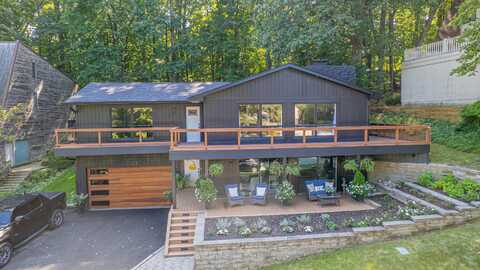 460 Roxbury Road, Valparaiso, IN 46385