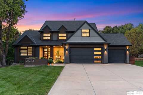 21924 Trailridge Boulevard, Omaha, NE 68022