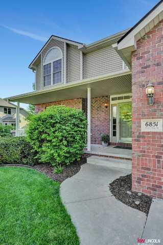 6851 Shadow Ridge Road, Lincoln, NE 68512