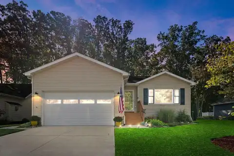 607 E Clay Street, New Buffalo, MI 49117