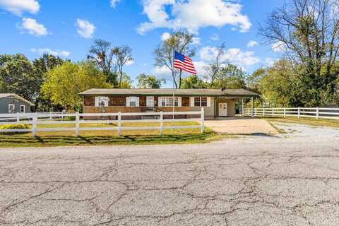 221 Sharp Street, Mountain View, MO 65548