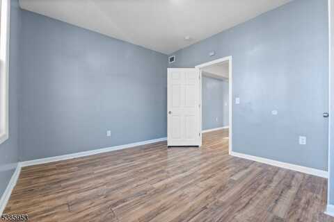 302 Clinton Pl, Newark, NJ 07112