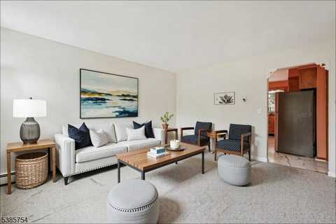 41 Mohawk Ave, Whippany, NJ 07034