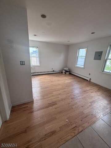 107 Goodwin Ave, Newark, NJ 07112