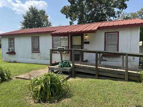 1201 Quevado, Jacksonville, TX 75766
