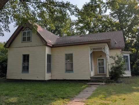 204 N Walton St, Marquette, KS 67464