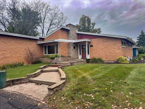 431 18th St SW, Huron, SD 57350