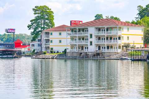 1380 AIRPORT Road, Hot Springs, AR 71913