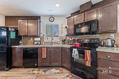 551 Silver City Dr, Boise, ID 83713