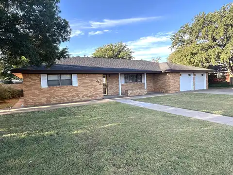 212 Tanglewood Lane, Levelland, TX 79336