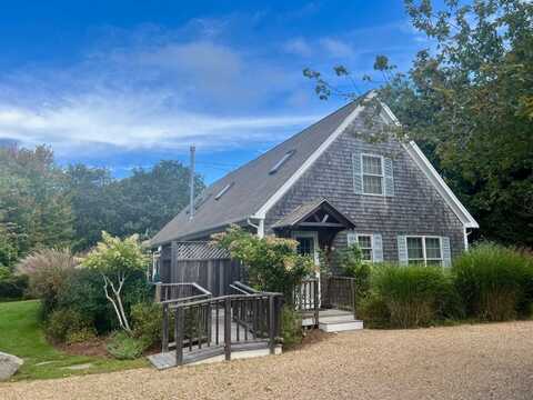 10 Trotters Lane, West Tisbury, MA 02575