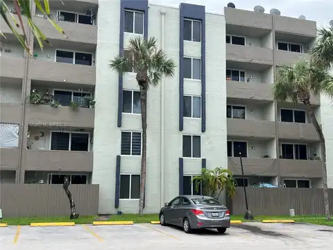 10000 NW 80th Ct, Hialeah Gardens, FL 33016