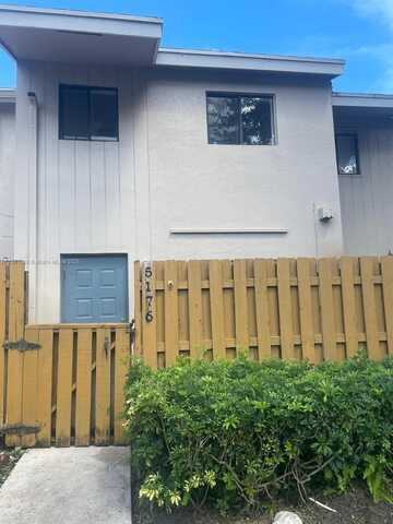 5176 S University Dr, Davie, FL 33328