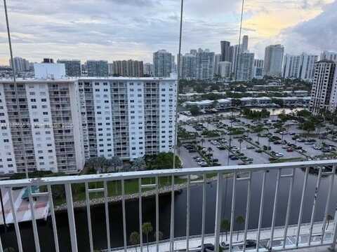 500 Bayview Dr, Sunny Isles Beach, FL 33160