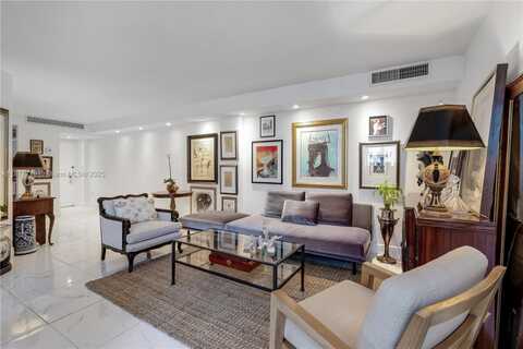 825 Brickell Bay Dr, Miami, FL 33131
