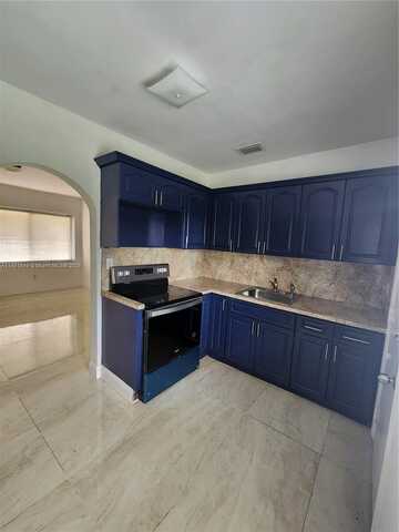 890 NW 106th St, Miami, FL 33150