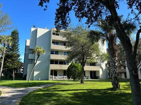 10090 NW 80th Ct, Hialeah Gardens, FL 33016