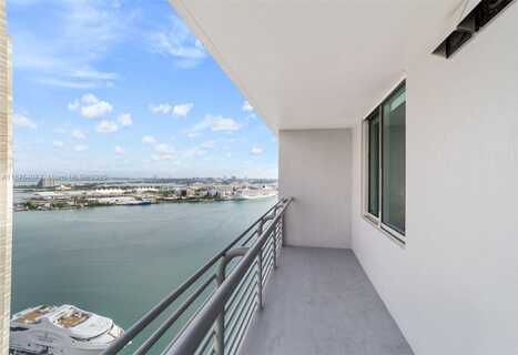 335 S Biscayne Blvd, Miami, FL 33131