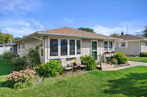 650 E Harvard St, Oconomowoc, WI 53066
