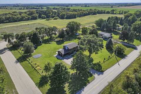 W2315 Swoboda Rd, East Troy, WI 53120