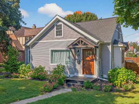 926 E Broadway -, Waukesha, WI 53186