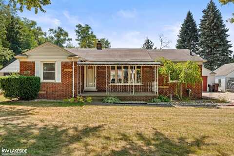 8518 Superior, Center Line, MI 48015