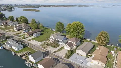 8274 Anchor Bay, Clay, MI 48001