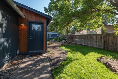 2526 SW Salmon Avenue, Redmond, OR 97756