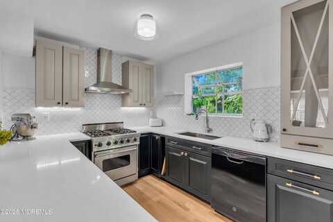65 E River Road, Rumson, NJ 07760