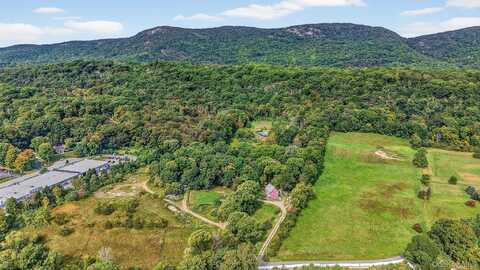 3 Horsemens Trail, Cold Spring, NY 10516