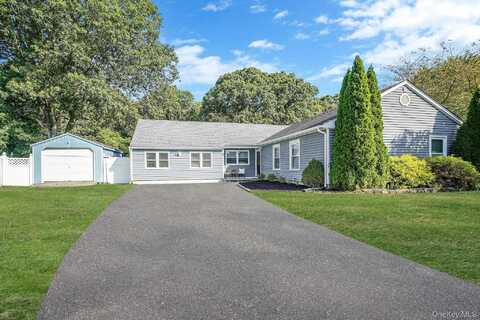 9 Carston Street W, Selden, NY 11784