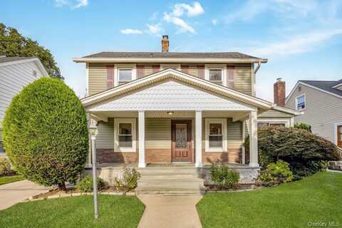 134 Marcellus Road, Mineola, NY 11501