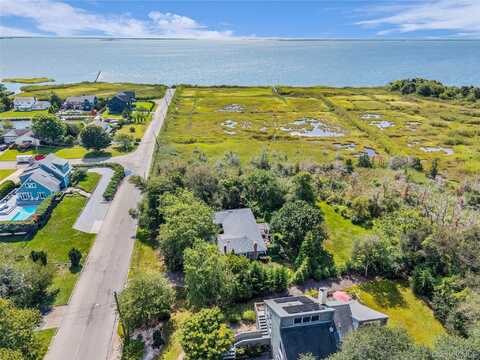 112 Bellhaven Road, Bellport, NY 11713