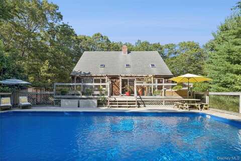 36 Harbor Blvd, East Hampton, NY 11937