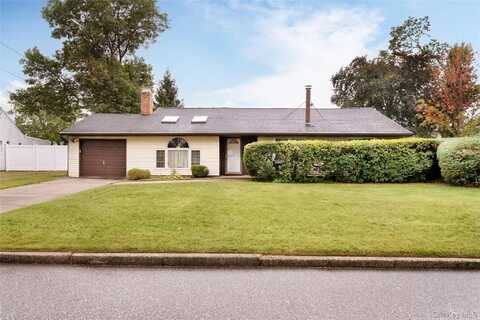 4 Comet Road, Selden, NY 11784
