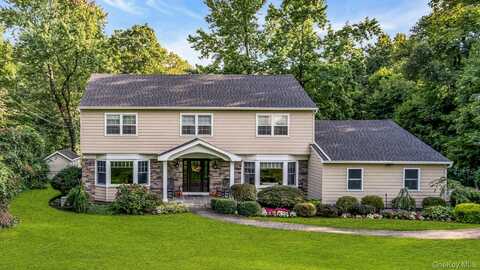 18 Norma Lane, Dix Hills, NY 11746