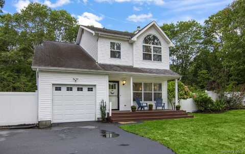 10 Patrick Lane, Ridge, NY 11961