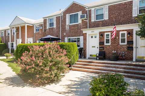 72-29 Little Neck Parkway, Glen Oaks, NY 11004