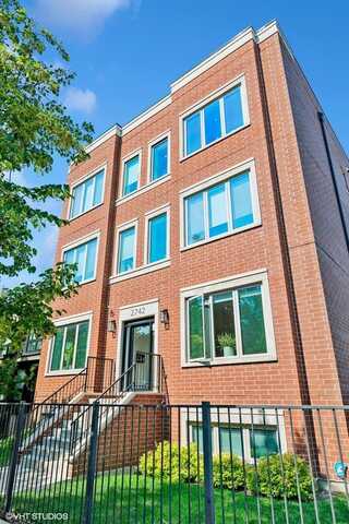 2742 N Hamlin Avenue, Chicago, IL 60647
