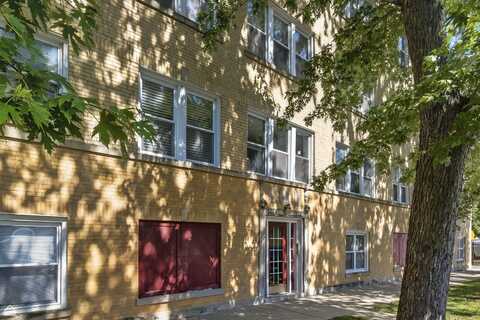 3222 W Berteau Avenue, Chicago, IL 60618
