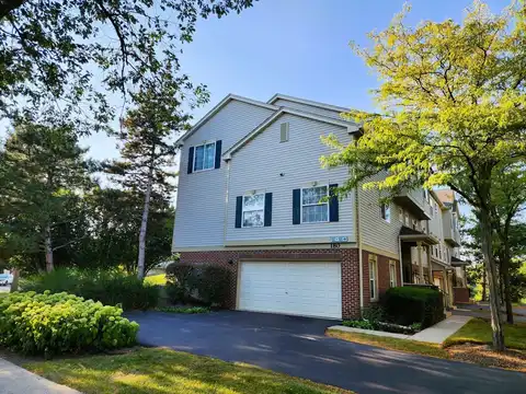 180 Monarch Drive, Streamwood, IL 60107