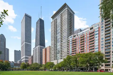 250 E Pearson Street, Chicago, IL 60611