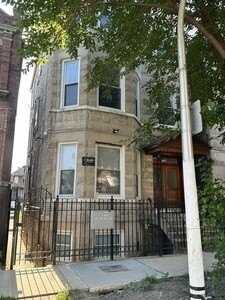 2224 S Sacramento Avenue, Chicago, IL 60623