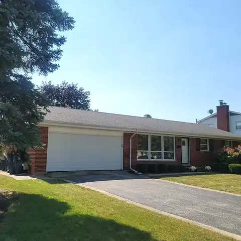 311 Munroe Circle, Des Plaines, IL 60016