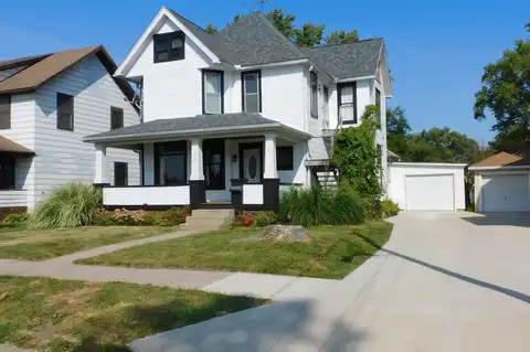 319 Lincoln Way, Dixon, IL 61021