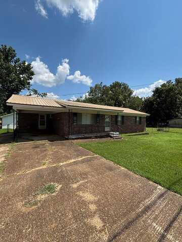 124 Garden View Dr., Senatobia, MS 38668